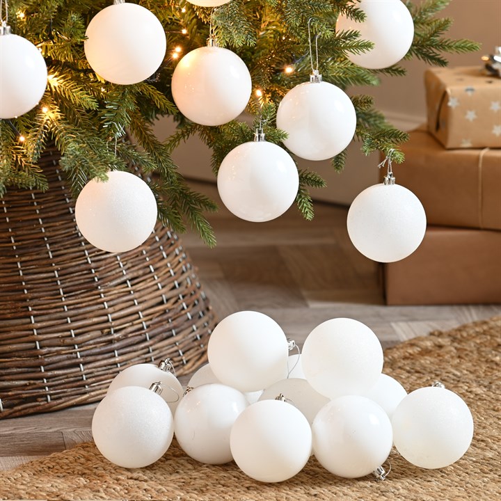 Pack of 24 White Shatterproof Baubles